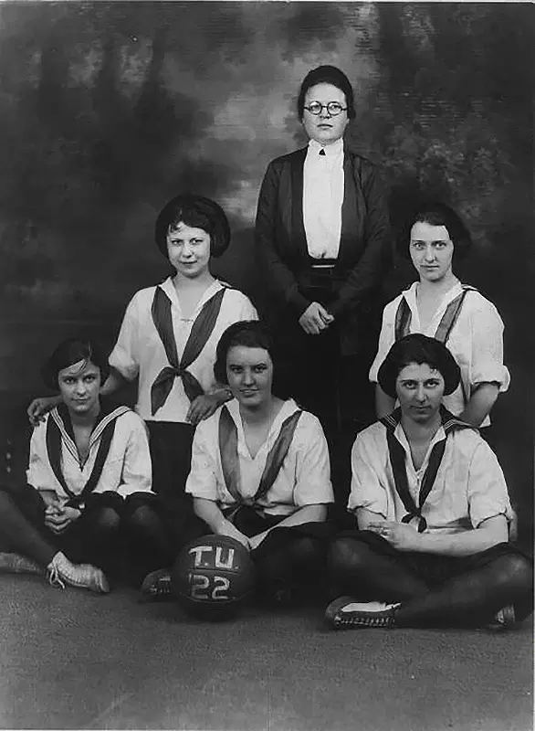The first women's basketball team, 1922.