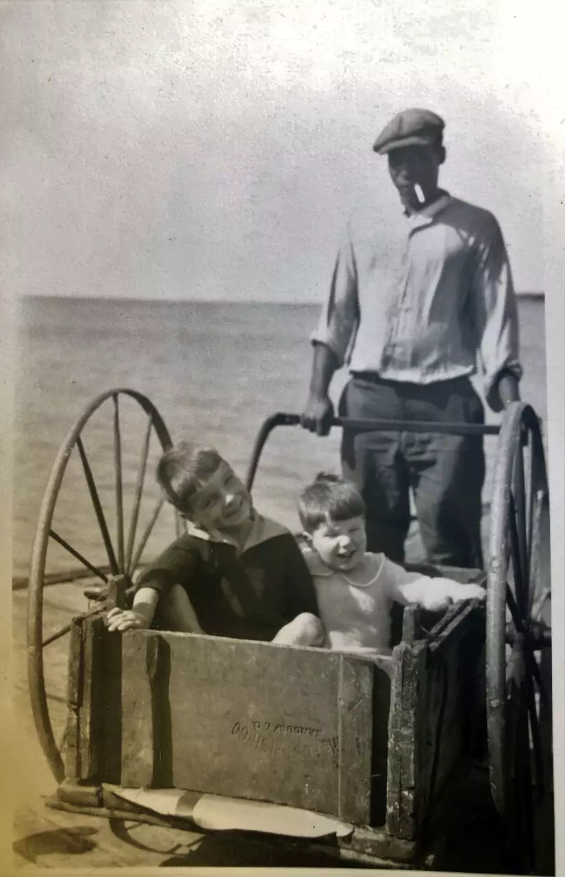 Brothers Isaac Kinsey III (Pete) and Bigelow (Big) Kinsey at the ferry dock on Middle Bass Island. Circa 1924. Source: Maggie Kinsey Wood