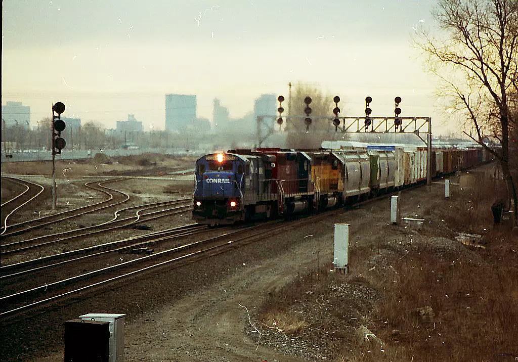 Westbound freight with a Conrail engine on the point with HLCX #6069 and UP #3365 trailing, Photo 15