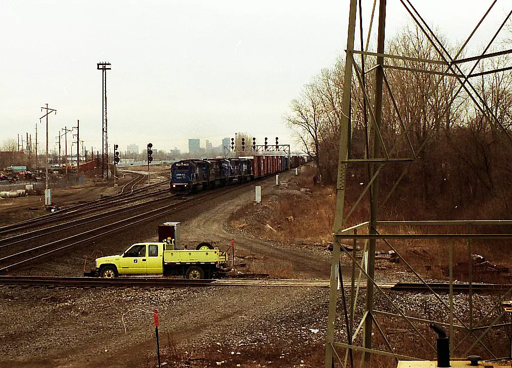 Westbound train and maintenance truck, Photo 17