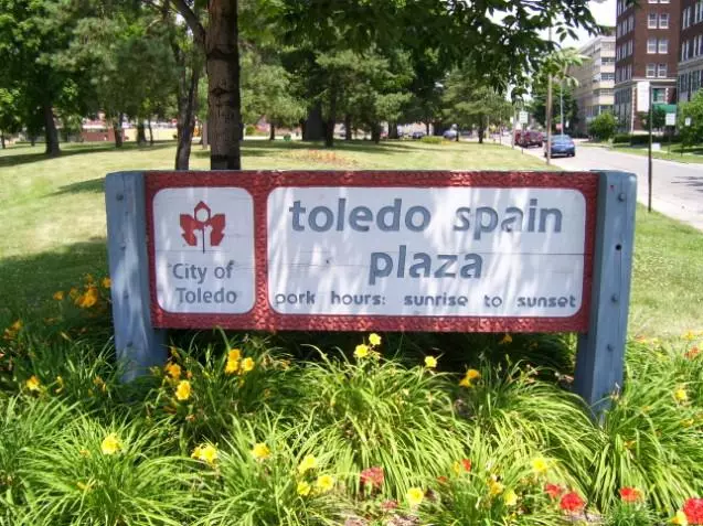 Toledo Spain Plaza on Collingwood Ave., Toledo, Ohio