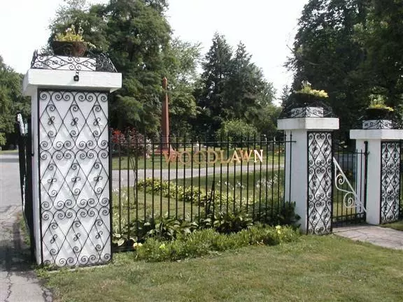 The entrance to Woodlawn Cemetery